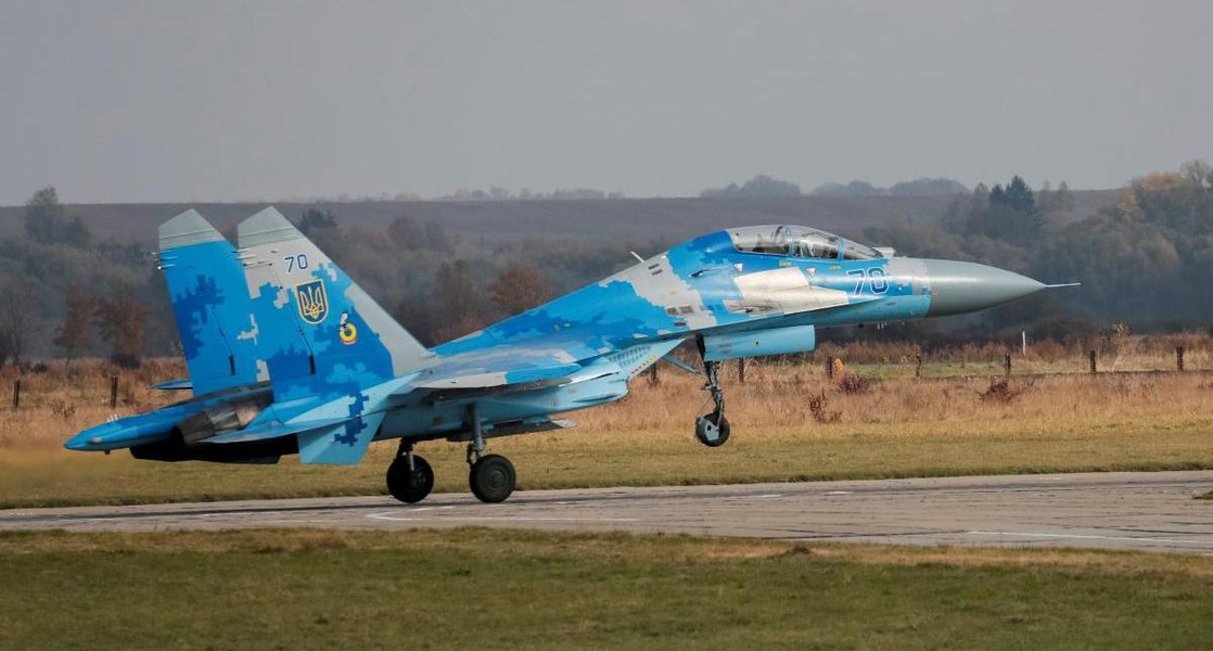 Su-27 Ukraine bị Nga bắn cháy ngay thời điểm ông Zelensky thăm chiến tuyến miền Đông