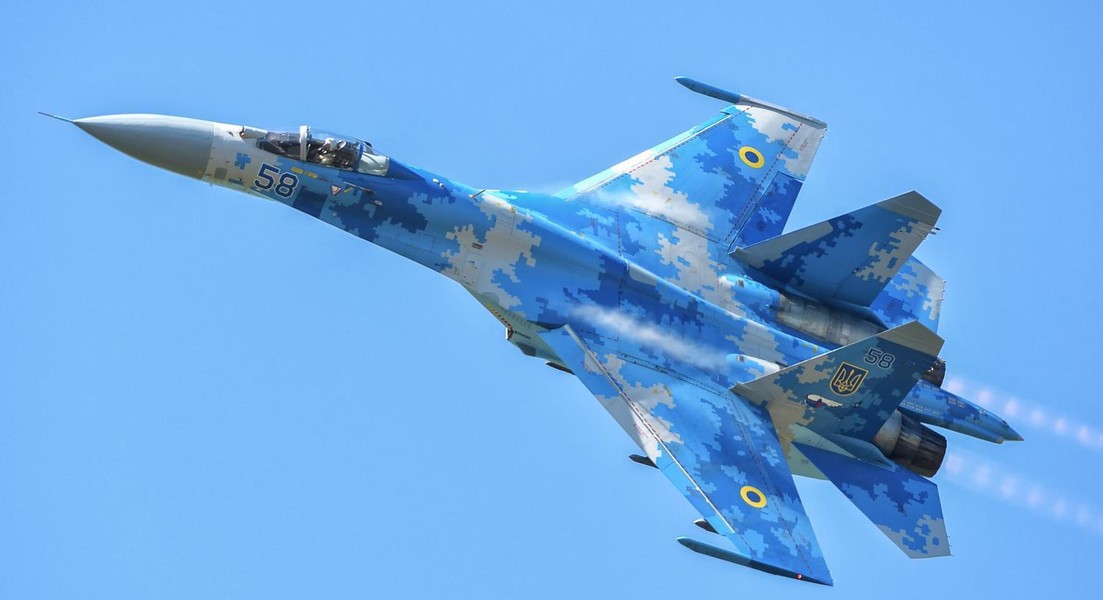 Su-27 Ukraine bị Nga bắn cháy ngay thời điểm ông Zelensky thăm chiến tuyến miền Đông