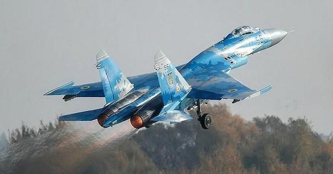 Su-27 Ukraine bị Nga bắn cháy ngay thời điểm ông Zelensky thăm chiến tuyến miền Đông