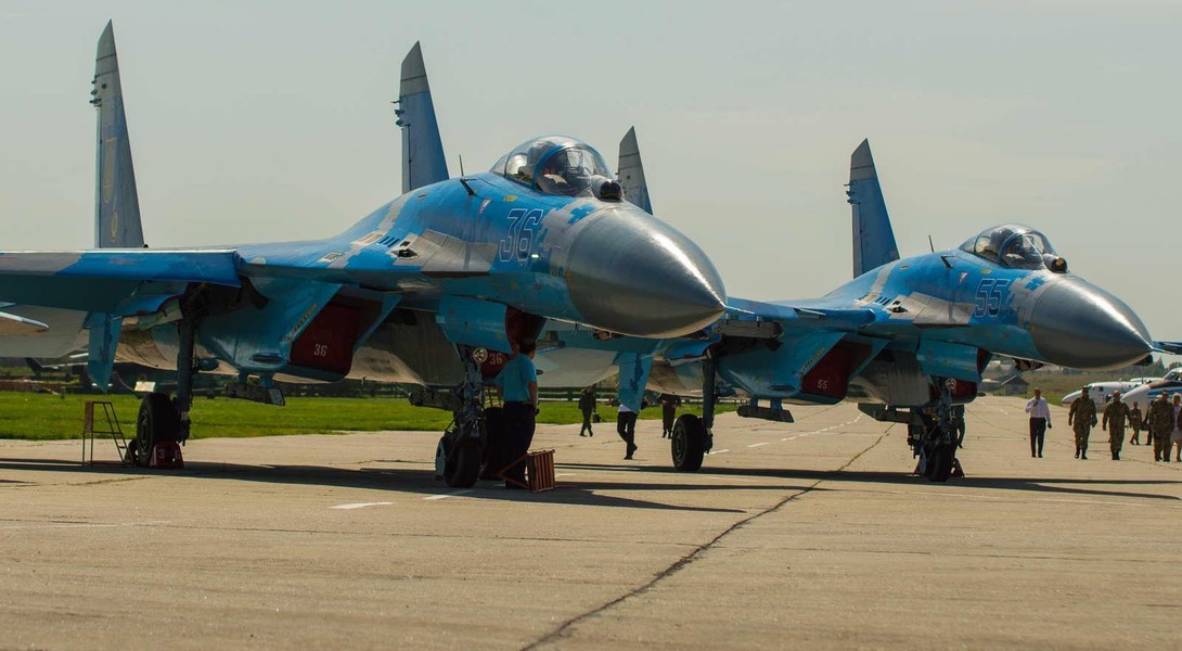 Su-27 Ukraine bị Nga bắn cháy ngay thời điểm ông Zelensky thăm chiến tuyến miền Đông