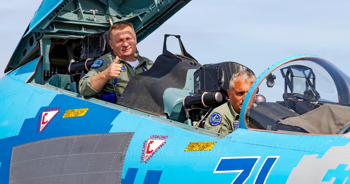 Su-27 Ukraine bị Nga bắn cháy ngay thời điểm ông Zelensky thăm chiến tuyến miền Đông