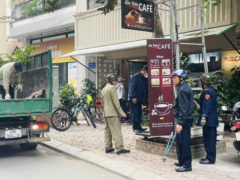 Công an phường Thụy Khuê quyết liệt đảm bảo trật tự đô thị dịp Tết dương lịch 2025 