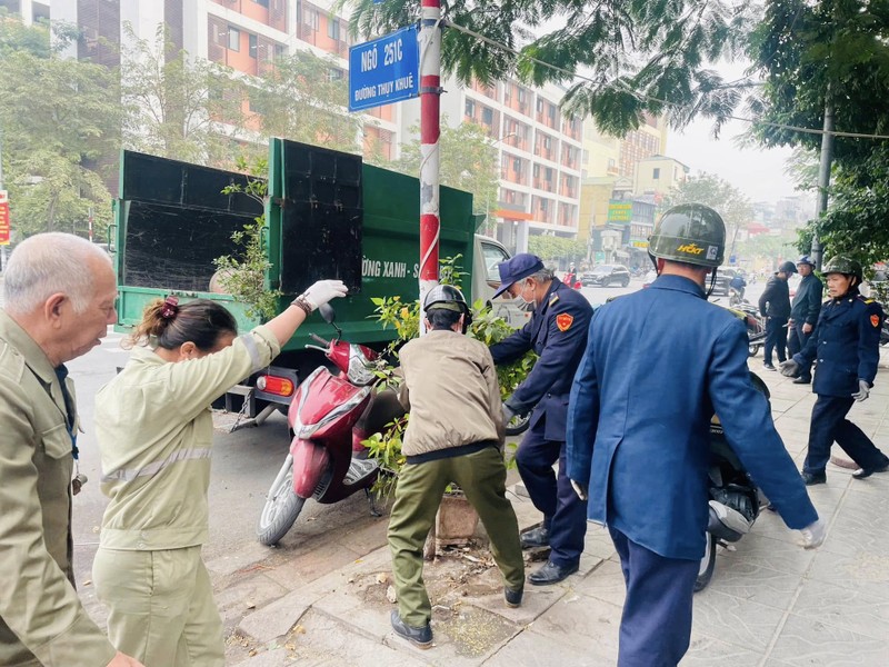 Công an phường Thụy Khuê quyết liệt đảm bảo trật tự đô thị dịp Tết dương lịch 2025 