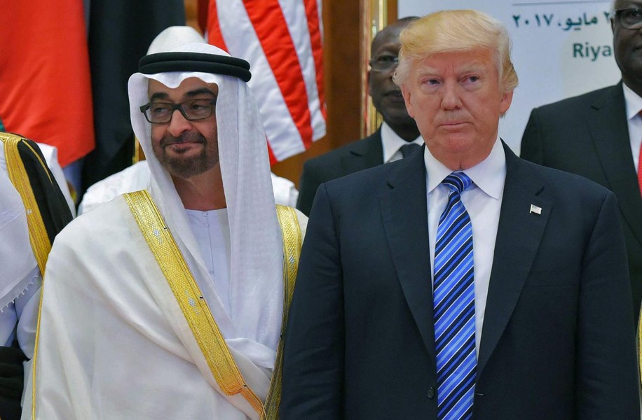 [ẢNH] Tuần duyên UAE nổ súng vào tàu Iran sau khi tàu hàng bị Tehran bắt giữ