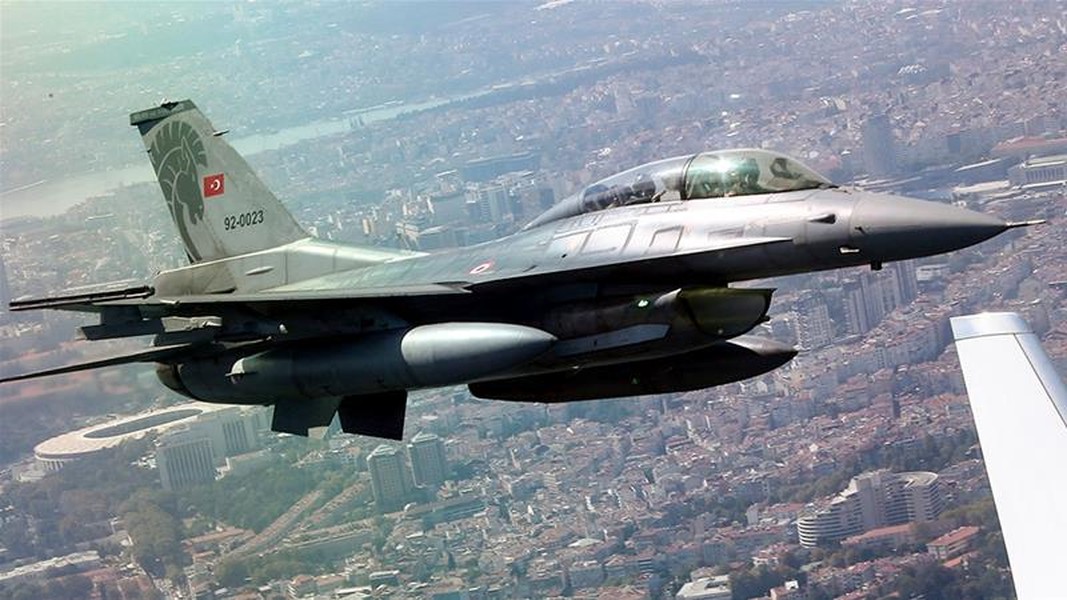[ẢNH] 12 tiêm kích F-16 Thổ Nhĩ Kỳ bắt đầu ‘săn lùng’ 4 chiếc MiG-29 Nga tại Libya