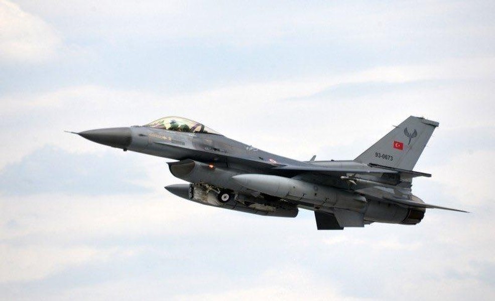 [ẢNH] 12 tiêm kích F-16 Thổ Nhĩ Kỳ bắt đầu ‘săn lùng’ 4 chiếc MiG-29 Nga tại Libya