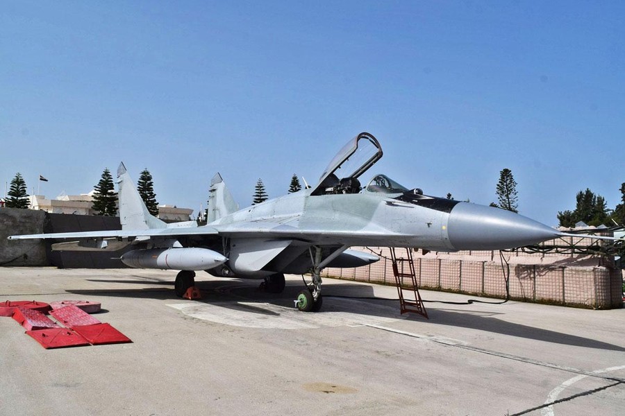[ẢNH] 12 tiêm kích F-16 Thổ Nhĩ Kỳ bắt đầu ‘săn lùng’ 4 chiếc MiG-29 Nga tại Libya