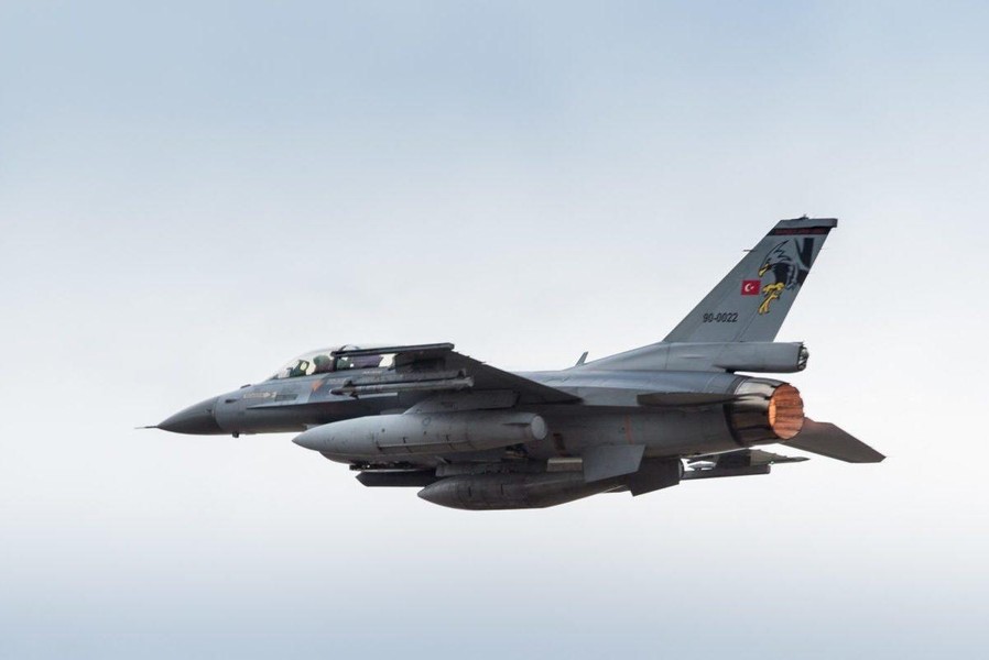 [ẢNH] 12 tiêm kích F-16 Thổ Nhĩ Kỳ bắt đầu ‘săn lùng’ 4 chiếc MiG-29 Nga tại Libya