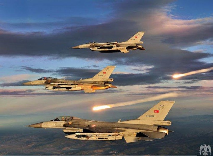 [ẢNH] 12 tiêm kích F-16 Thổ Nhĩ Kỳ bắt đầu ‘săn lùng’ 4 chiếc MiG-29 Nga tại Libya