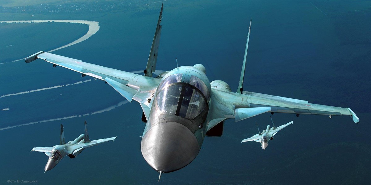 [ẢNH] Lộ diện cấu hình kỳ lạ của Su-57 phiên bản hai phi công?