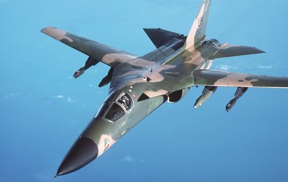 [ẢNH] Lộ diện cấu hình kỳ lạ của Su-57 phiên bản hai phi công?