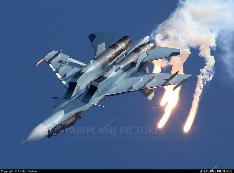 Su-30 sử dụng hệ thống tác chiến điện tử đặc biệt vô hiệu hóa F-35