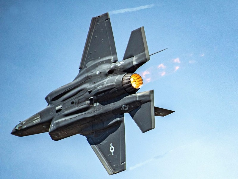 Su-30 sử dụng hệ thống tác chiến điện tử đặc biệt vô hiệu hóa F-35