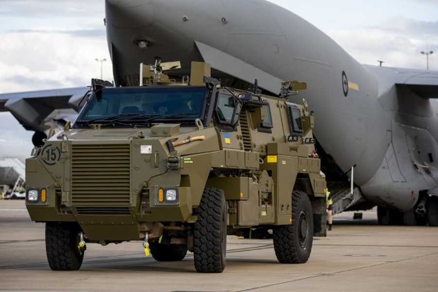 Thiết giáp Bushmaster của Australia sống sót sau đòn đánh của UAV cảm tử Nga