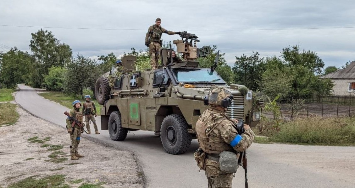 Thiết giáp Bushmaster của Australia sống sót sau đòn đánh của UAV cảm tử Nga