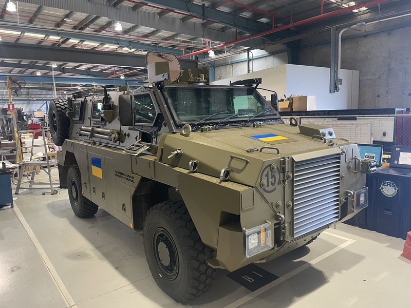 Thiết giáp Bushmaster của Australia sống sót sau đòn đánh của UAV cảm tử Nga