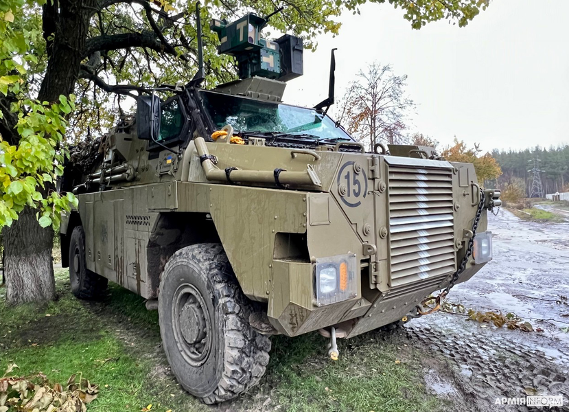 Thiết giáp Bushmaster của Australia sống sót sau đòn đánh của UAV cảm tử Nga