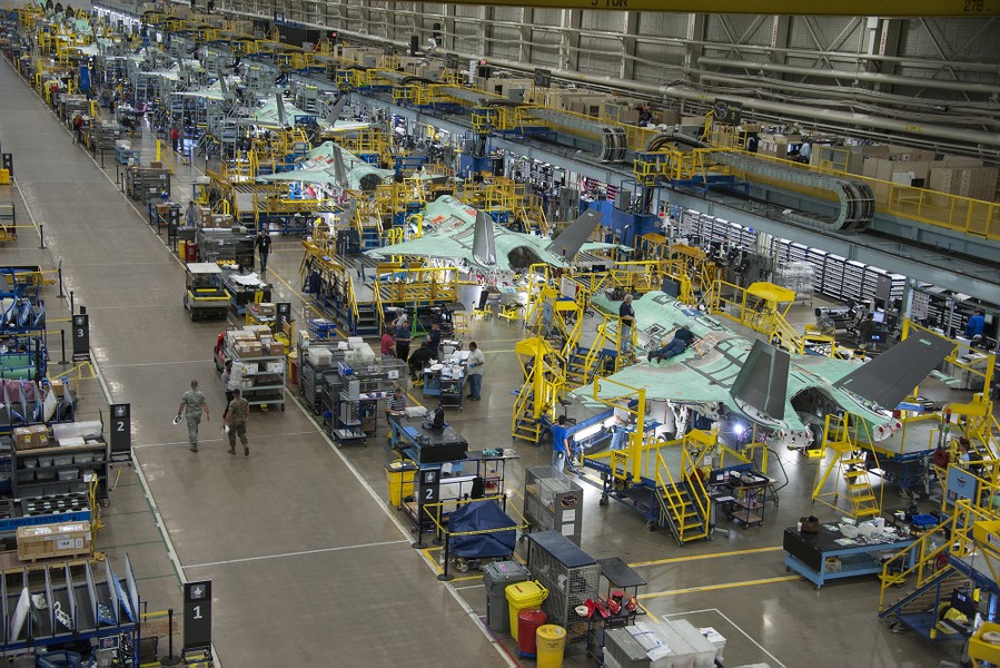 Sản lượng tiêm kích F-35 Mỹ giảm mạnh giữa lúc số lượng J-20 Trung Quốc ‘ra lò’ tăng vọt