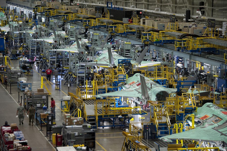 Sản lượng tiêm kích F-35 Mỹ giảm mạnh giữa lúc số lượng J-20 Trung Quốc ‘ra lò’ tăng vọt