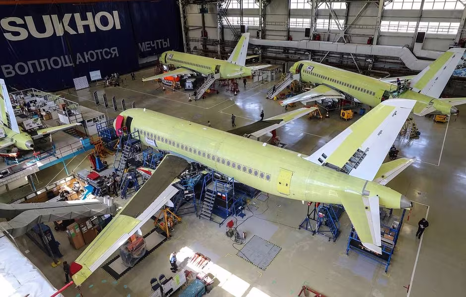 Máy bay SSJ-100 phải gấp rút sửa chữa lỗi khung thân