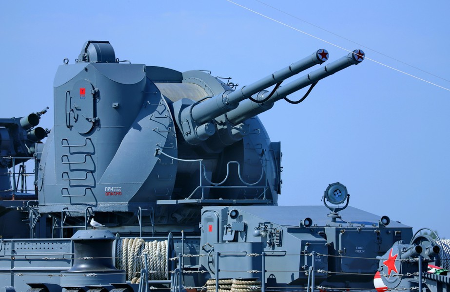 Nga gây sốc khi đưa pháo hạm AK-130 lên mặt đất để tác chiến