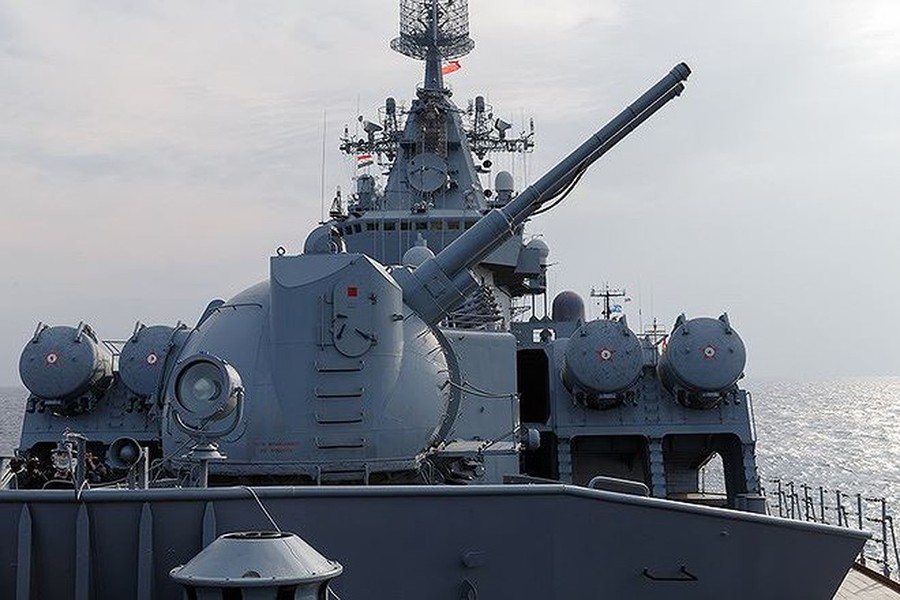 Nga gây sốc khi đưa pháo hạm AK-130 lên mặt đất để tác chiến
