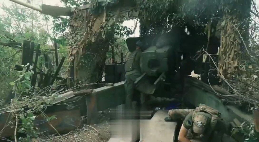 Nga gây sốc khi đưa pháo hạm AK-130 lên mặt đất để tác chiến