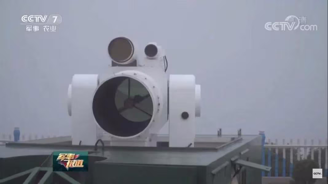 Hệ thống vũ khí lazer do Trung Quốc tự phát triển vừa qua xuất hiện hoành tráng tại Lễ kỷ niệm 80 năm ngày chiến thắng Phát xít tại Quảng trường Thiên An Môn. Ả Rập Xê-Út trở thành quốc gia đầu tiên sở hữu vũ khí laser của Trung Quốc khi họ nhập khẩu cả tổ hợp phòng không SkyShield với hệ thống laser chiến đấu Silent Hunter bên trong.