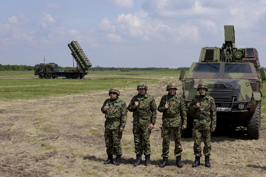 Serbia trình diễn tên lửa Trung Quốc giữa lo ngại về an ninh gia tăng