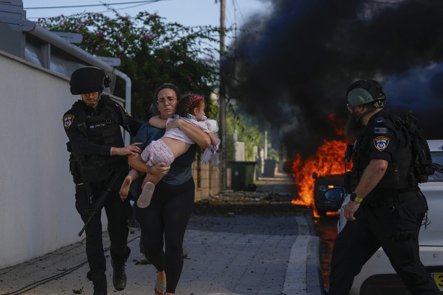 Cảnh tàn phá và đau thương khi 1.100 người thiệt mạng trong xung đột Israel-Hamas