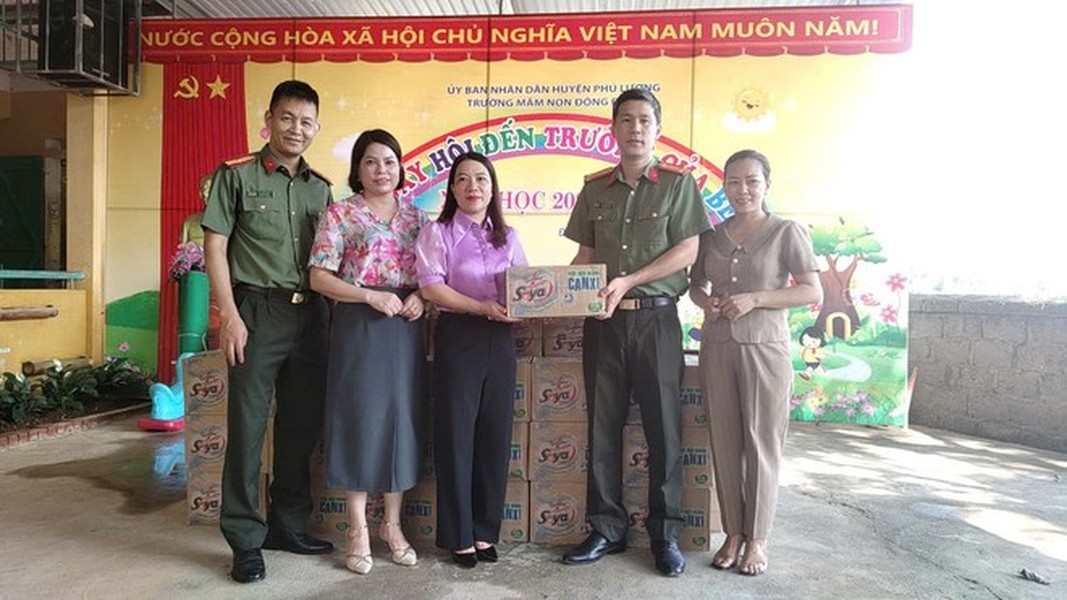 Nhìn lại hành trình chia sẻ nghĩa tình với đồng bào vùng bão lũ