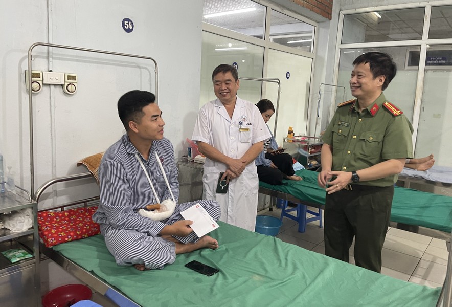 Nhìn lại hành trình chia sẻ nghĩa tình với đồng bào vùng bão lũ