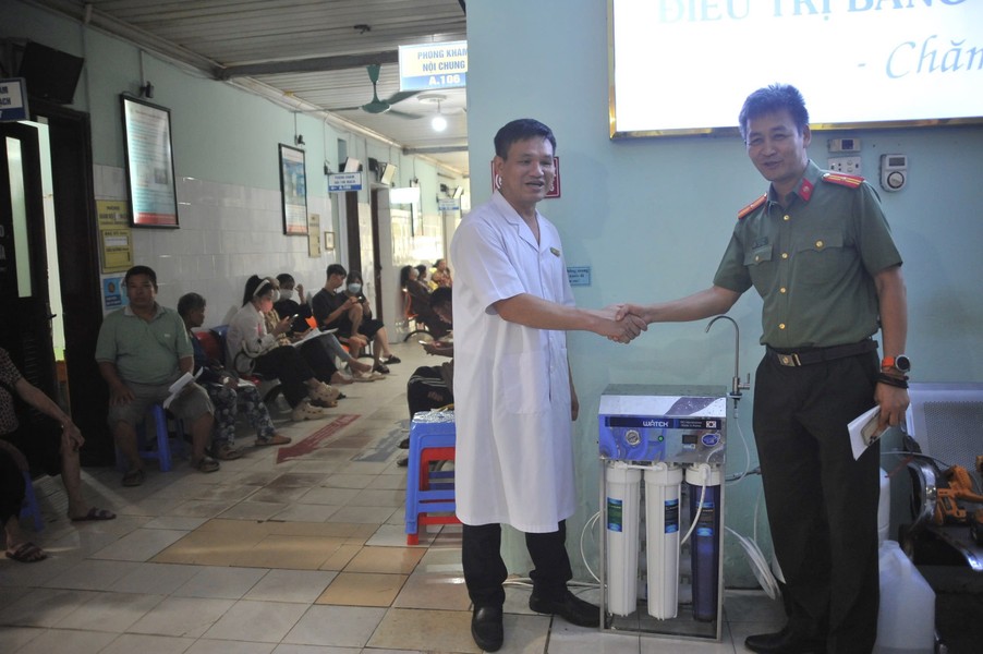 Nhìn lại hành trình chia sẻ nghĩa tình với đồng bào vùng bão lũ
