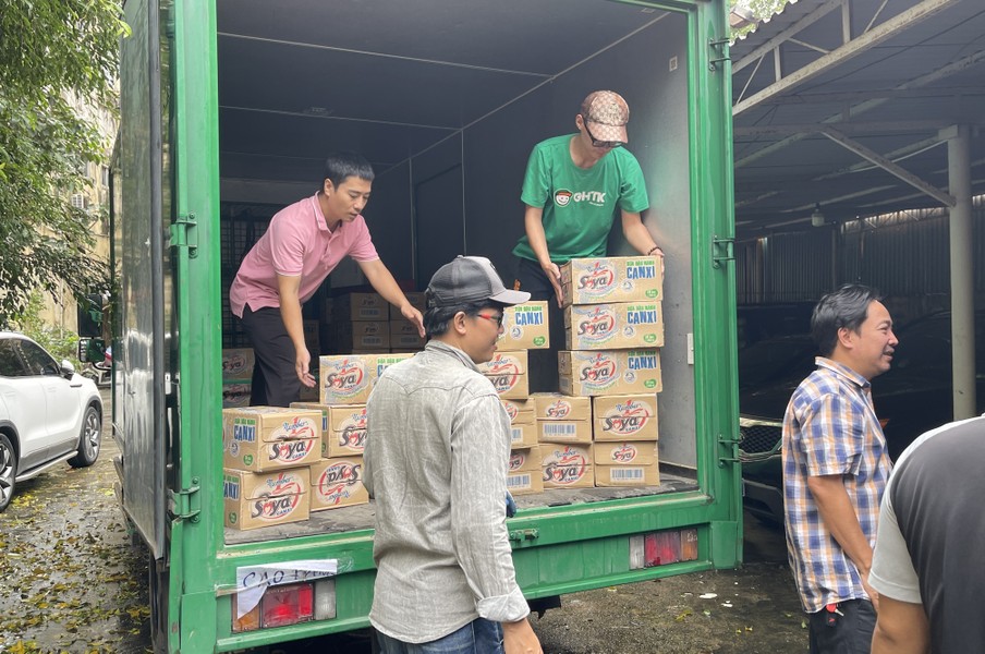 Nhìn lại hành trình chia sẻ nghĩa tình với đồng bào vùng bão lũ