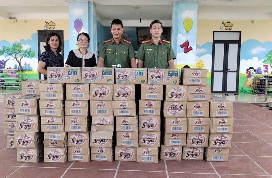 Nhìn lại hành trình chia sẻ nghĩa tình với đồng bào vùng bão lũ