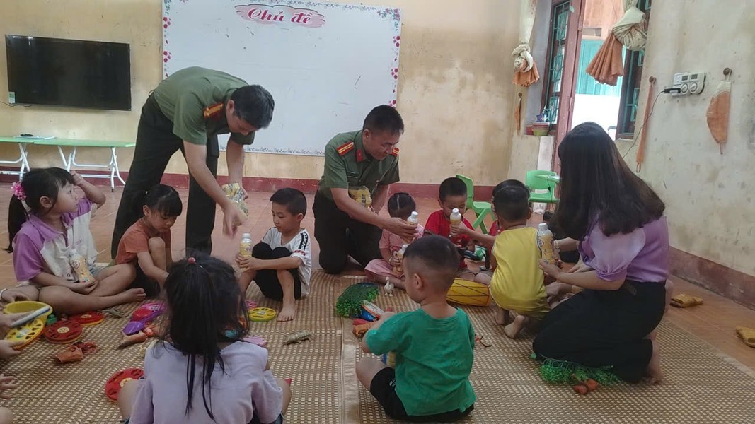 Nhìn lại hành trình chia sẻ nghĩa tình với đồng bào vùng bão lũ