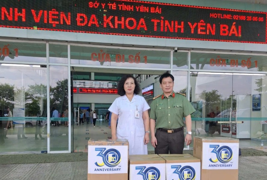 Nhìn lại hành trình chia sẻ nghĩa tình với đồng bào vùng bão lũ