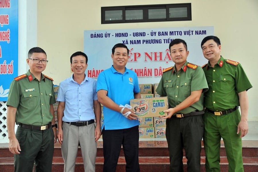 Nhìn lại hành trình chia sẻ nghĩa tình với đồng bào vùng bão lũ