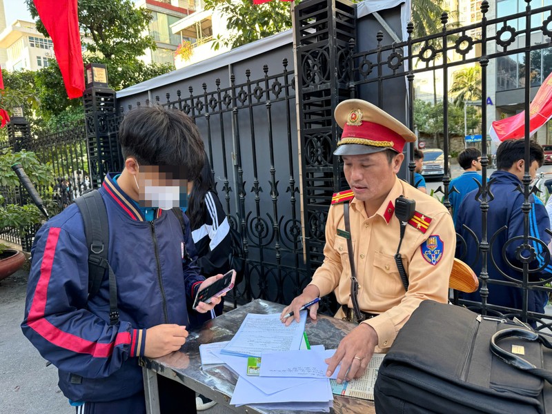 Xử lý nghiêm học sinh vi phạm giao thông trên địa bàn quận Thanh Xuân