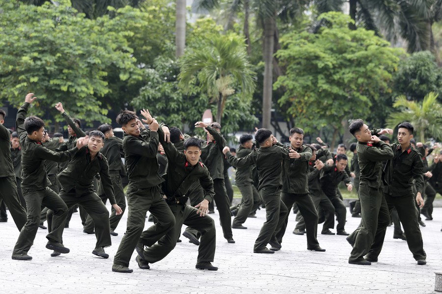 Ấn tượng màn trình diễn võ thuật của chiến sĩ nghĩa vụ Công an Hà Nội
