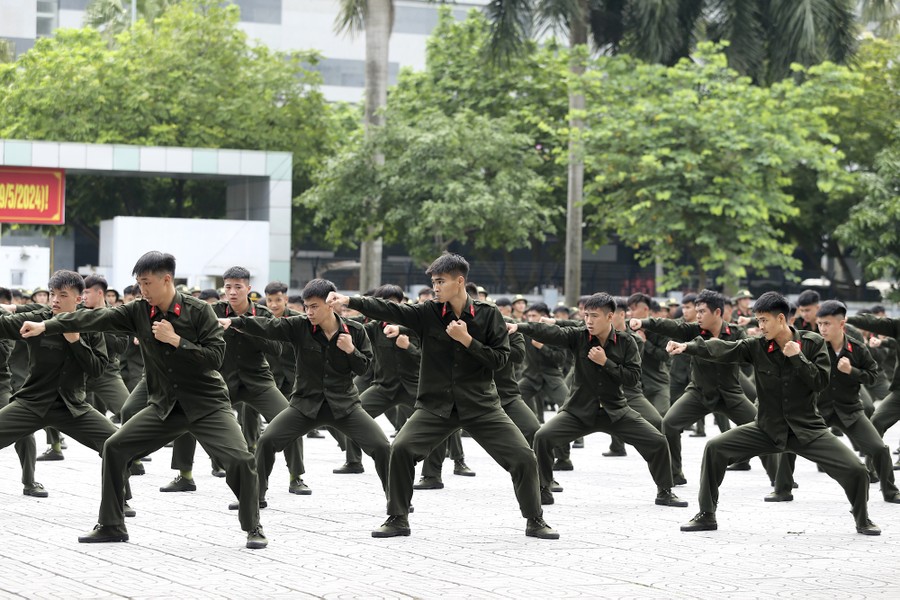 Ấn tượng màn trình diễn võ thuật của chiến sĩ nghĩa vụ Công an Hà Nội