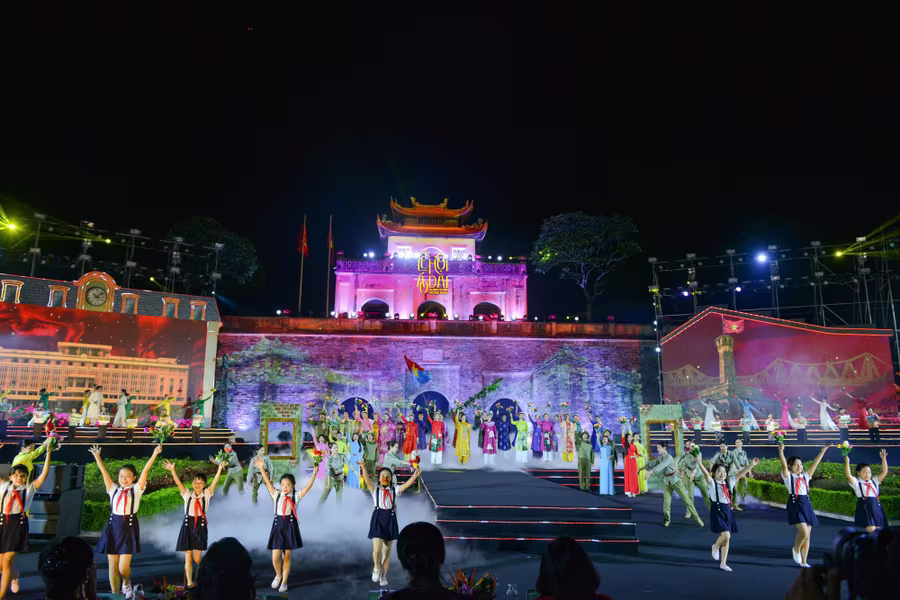 Ấn tượng đêm khai mạc Lễ hội Áo dài du lịch Hà Nội 2024