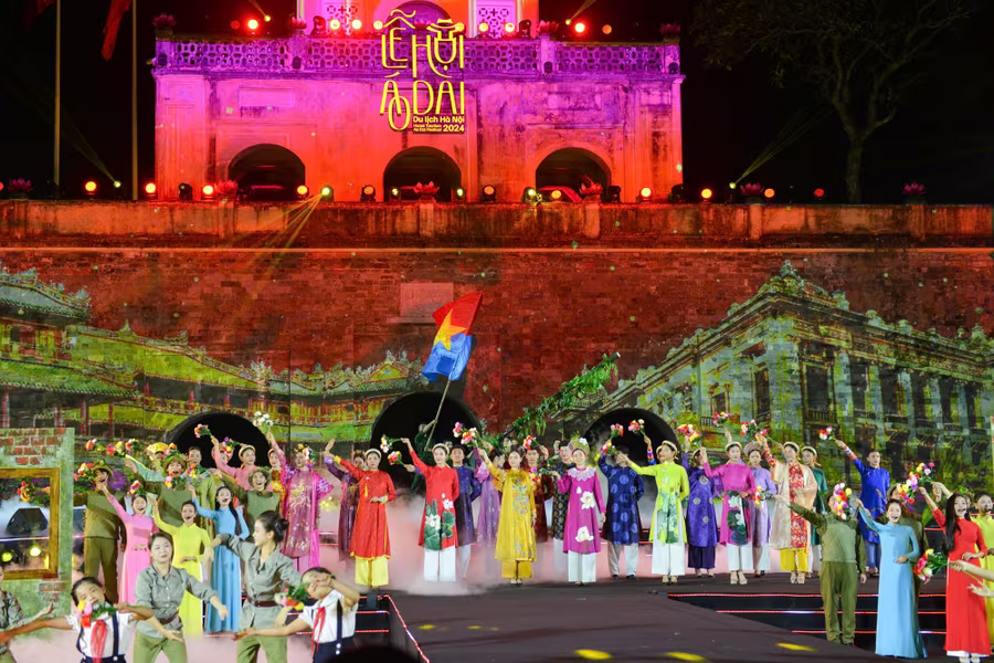 Ấn tượng đêm khai mạc Lễ hội Áo dài du lịch Hà Nội 2024