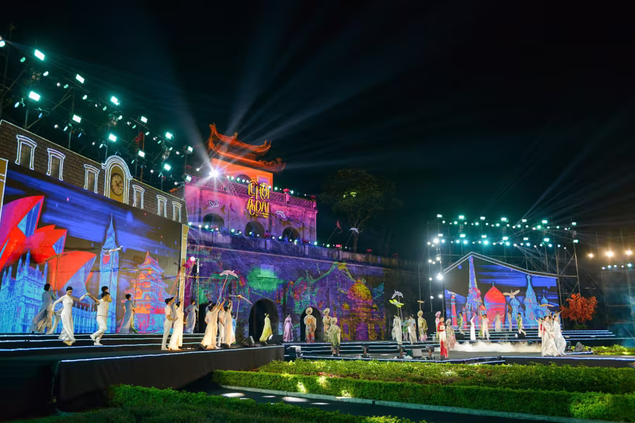 Ấn tượng đêm khai mạc Lễ hội Áo dài du lịch Hà Nội 2024