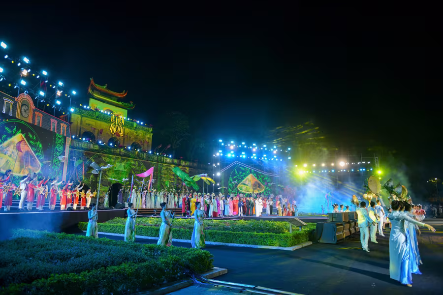 Ấn tượng đêm khai mạc Lễ hội Áo dài du lịch Hà Nội 2024