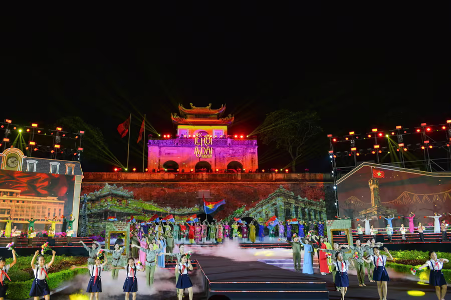 Ấn tượng đêm khai mạc Lễ hội Áo dài du lịch Hà Nội 2024