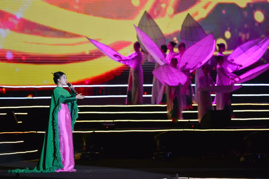 Ấn tượng đêm khai mạc Lễ hội Áo dài du lịch Hà Nội 2024