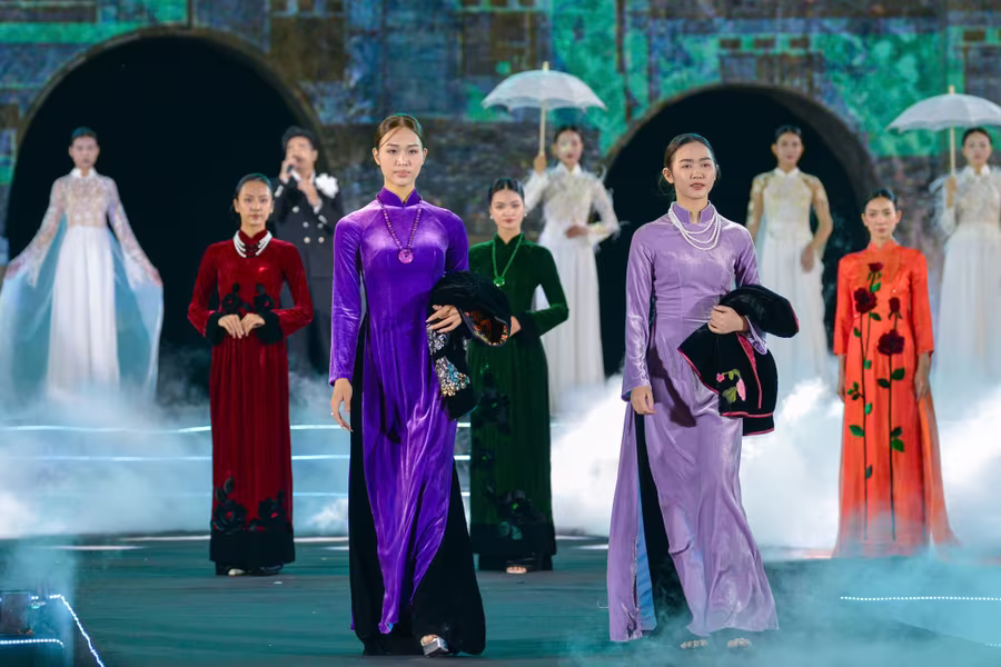 Ấn tượng đêm khai mạc Lễ hội Áo dài du lịch Hà Nội 2024