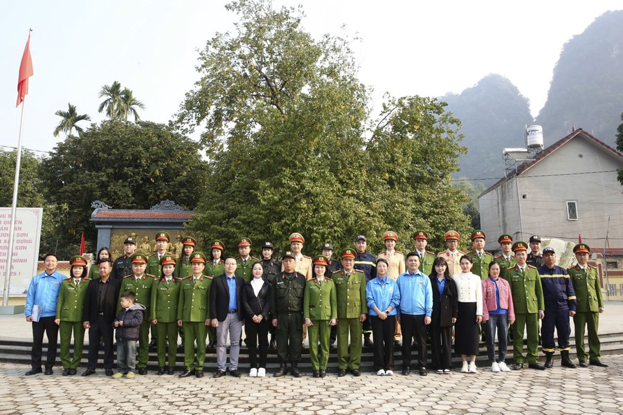 Hành trình chia sẻ và yêu thương của Cụm thi đua số 3, CATP Hà Nội