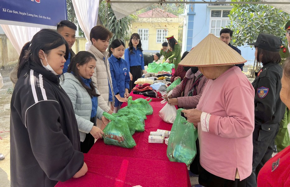 Hành trình chia sẻ và yêu thương của Cụm thi đua số 3, CATP Hà Nội